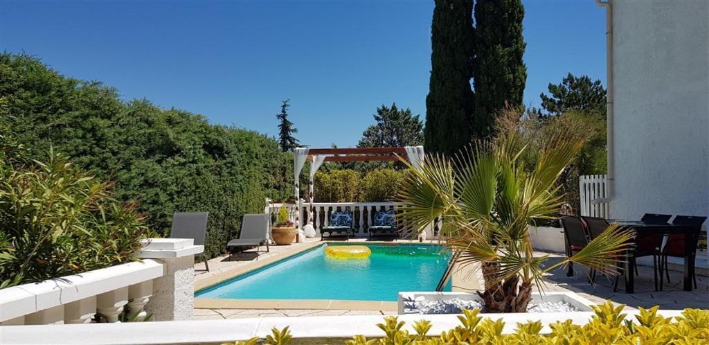 Villa T3 A 10' De Cassis - Piscine Privee Et Cuisine D'Ete Exterieure Carnoux-en-Provence Exterior photo